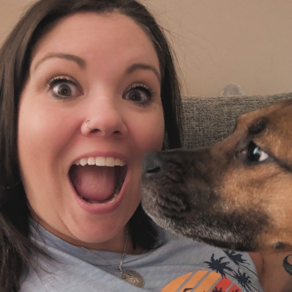 Meet your Posher, Carla - Picture 1 of 2